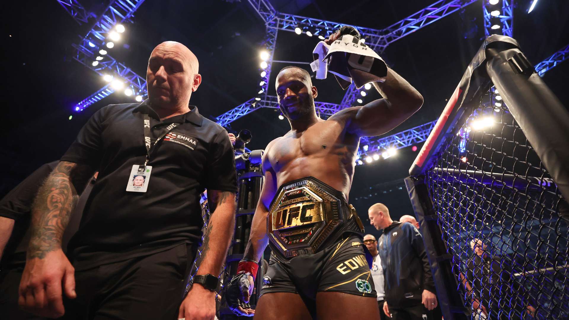 并通过视频 并通过视频